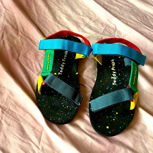 Teddy fresh Velcro sandals size mens